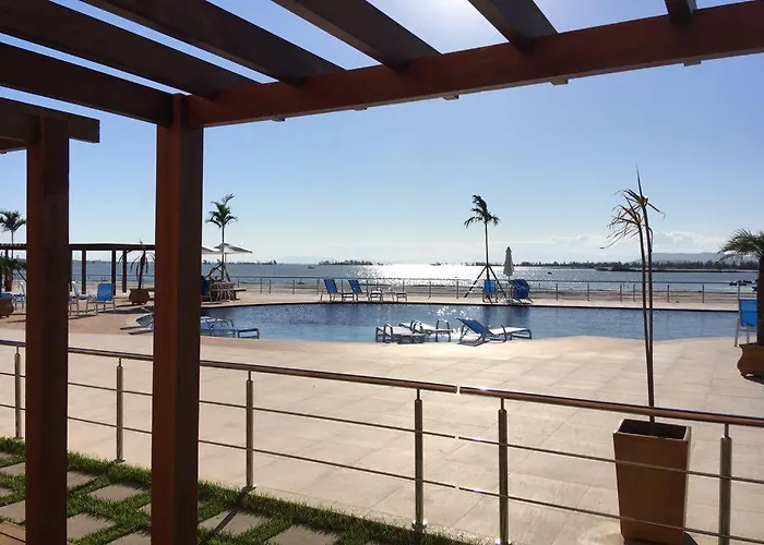 Flat com praia privativa e lazer total em Arraial
